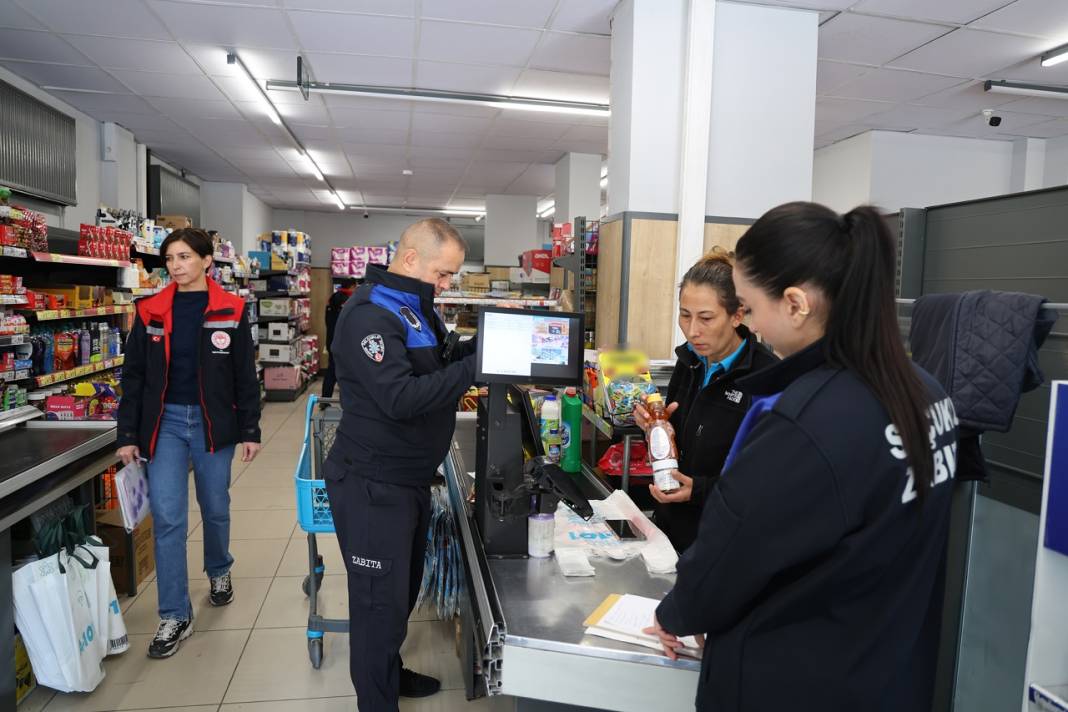 Selçuklu’da marketler didik didik inceleniyor 4